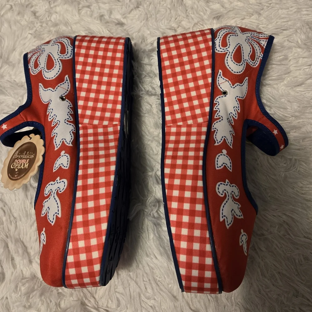 NWT Chocolaticas® Cowgirl Women's Mary Jane Platform Size 41 Color Red/Blue